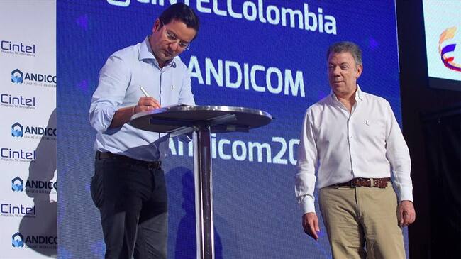 David Luna, ministro de las TIC, y Juan Manuel Santos. Foto: MinTic