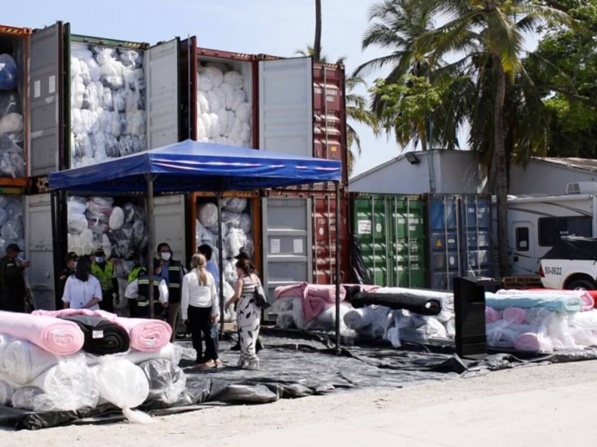 12 contenedores con textiles de contrabando en el Puerto de Cartagena