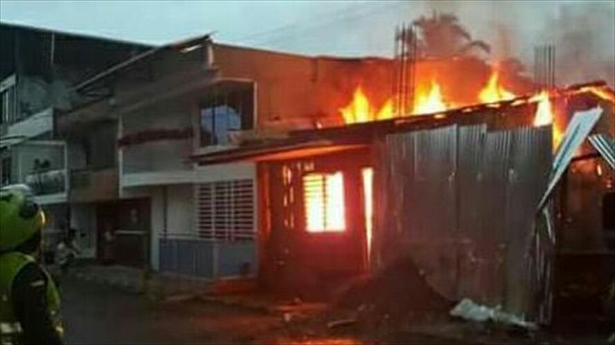 Muere niño de cinco años en el incendio de una vivienda en Buenaventura . Foto: Bomberos Buenaventura.