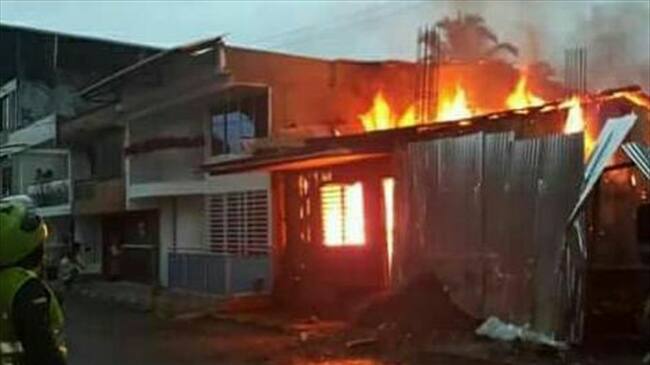 Muere niño de cinco años en el incendio de una vivienda en Buenaventura . Foto: Bomberos Buenaventura.