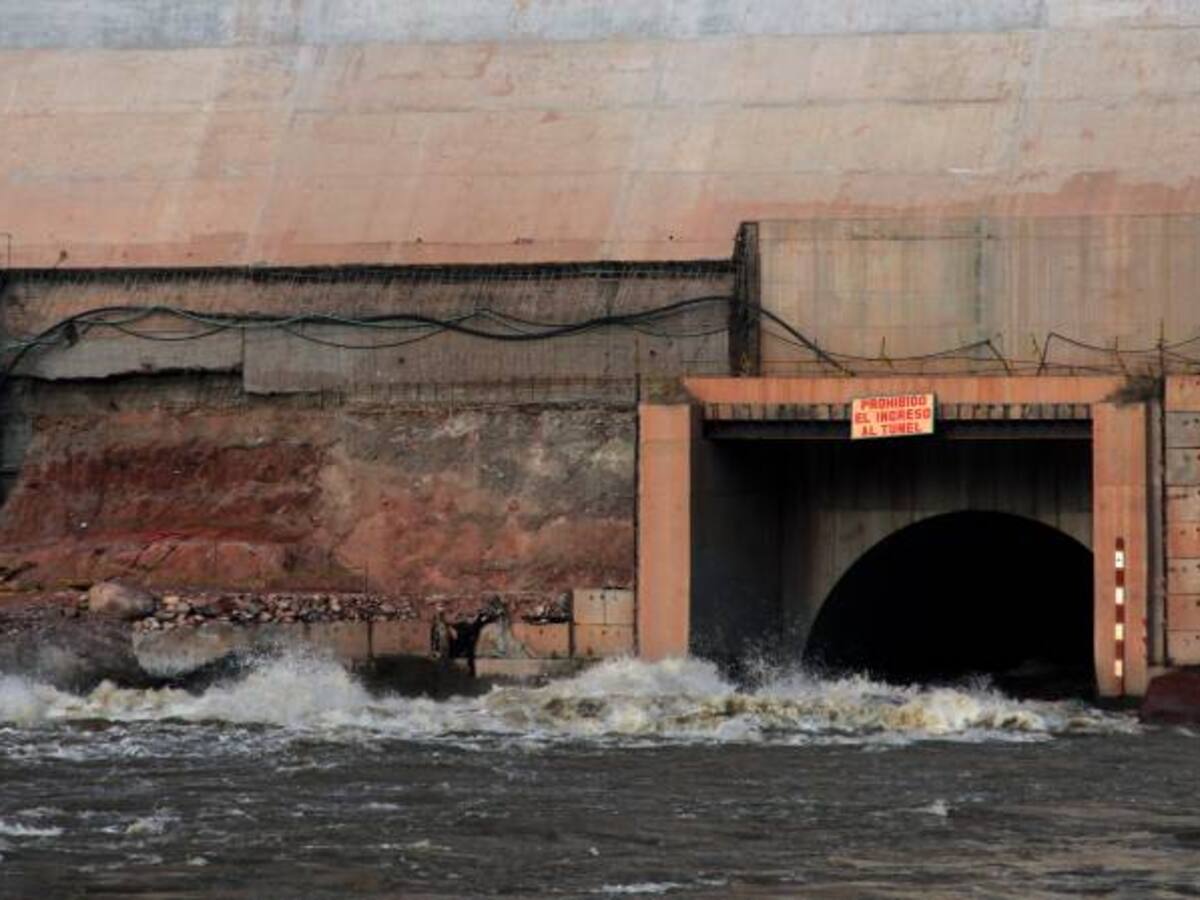 Santos pide a jueces que permitan reactivación de Hidroeléctrica El Quimbo