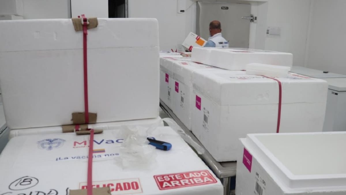 12.870 vacunas COVID de Pfizer empezaron a ser repartidas en Caldas