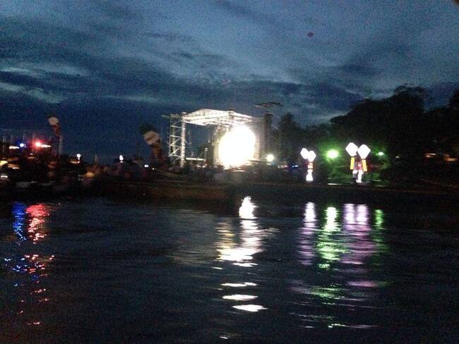 Unas 15.000 personas se han encargado de ocupar por completo las graderías y los botes dispuestos para disfrutar del histórico concierto de Juanes en Montería.