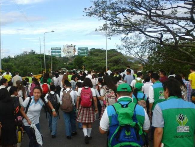 Más de cien niños llegaron a Colombia a las 7:00 de la mañana por el puente Internacional Francisco de Paula Santander.
