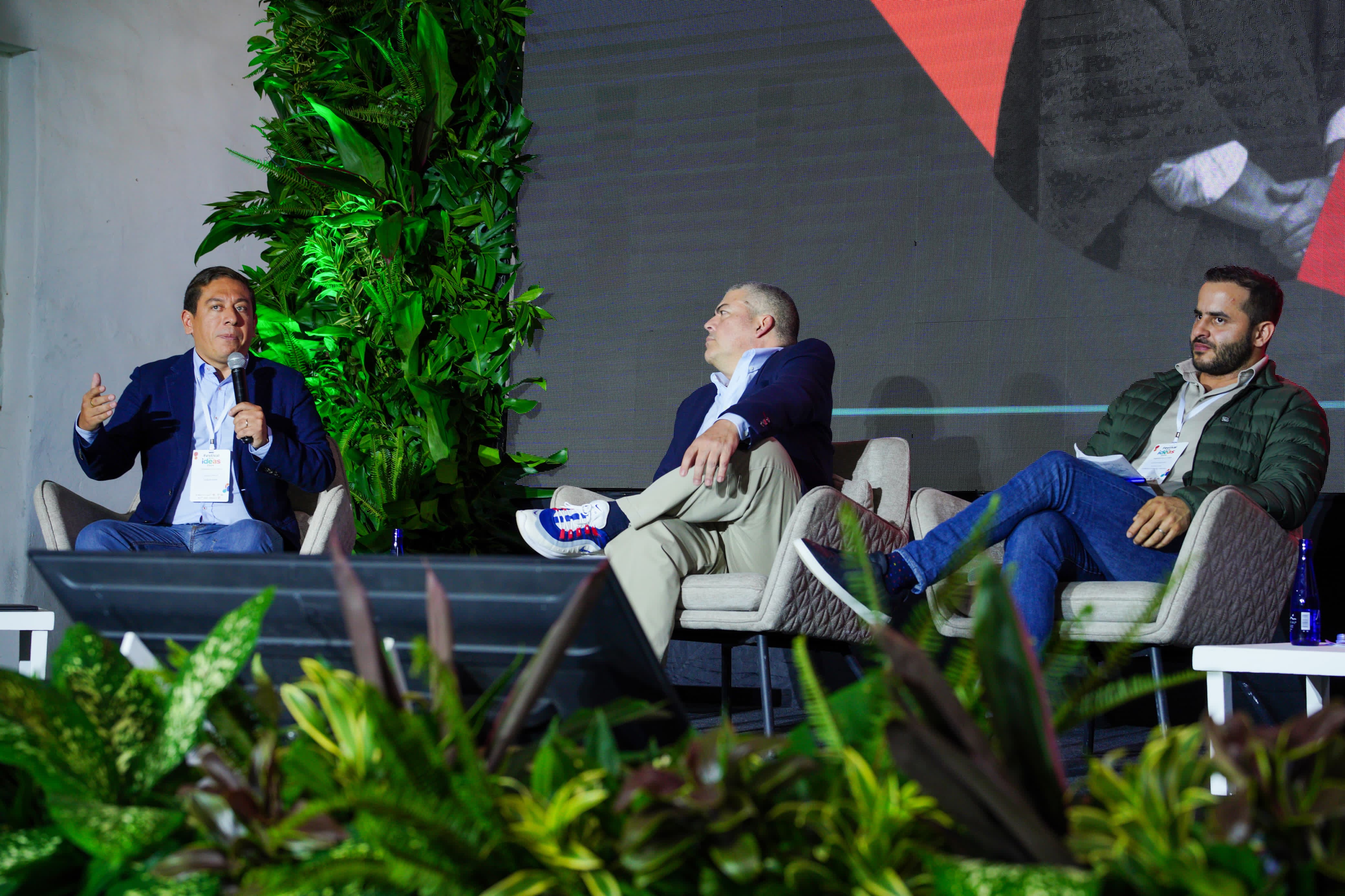 Los gobernadores Carlos Amaya y Erasmo Zuleta en el Festival de las Ideas 2024, reflexionaron sobre la necesidad de descentralizar el país y dar más autonomía para impulsar el desarrollo regional en Colombia. | Foto: Caracol Radio