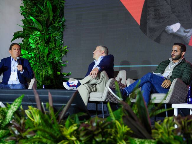 Los gobernadores Carlos Amaya y Erasmo Zuleta en el Festival de las Ideas 2024, reflexionaron sobre la necesidad de descentralizar el país y dar más autonomía para impulsar el desarrollo regional en Colombia. | Foto: Caracol Radio