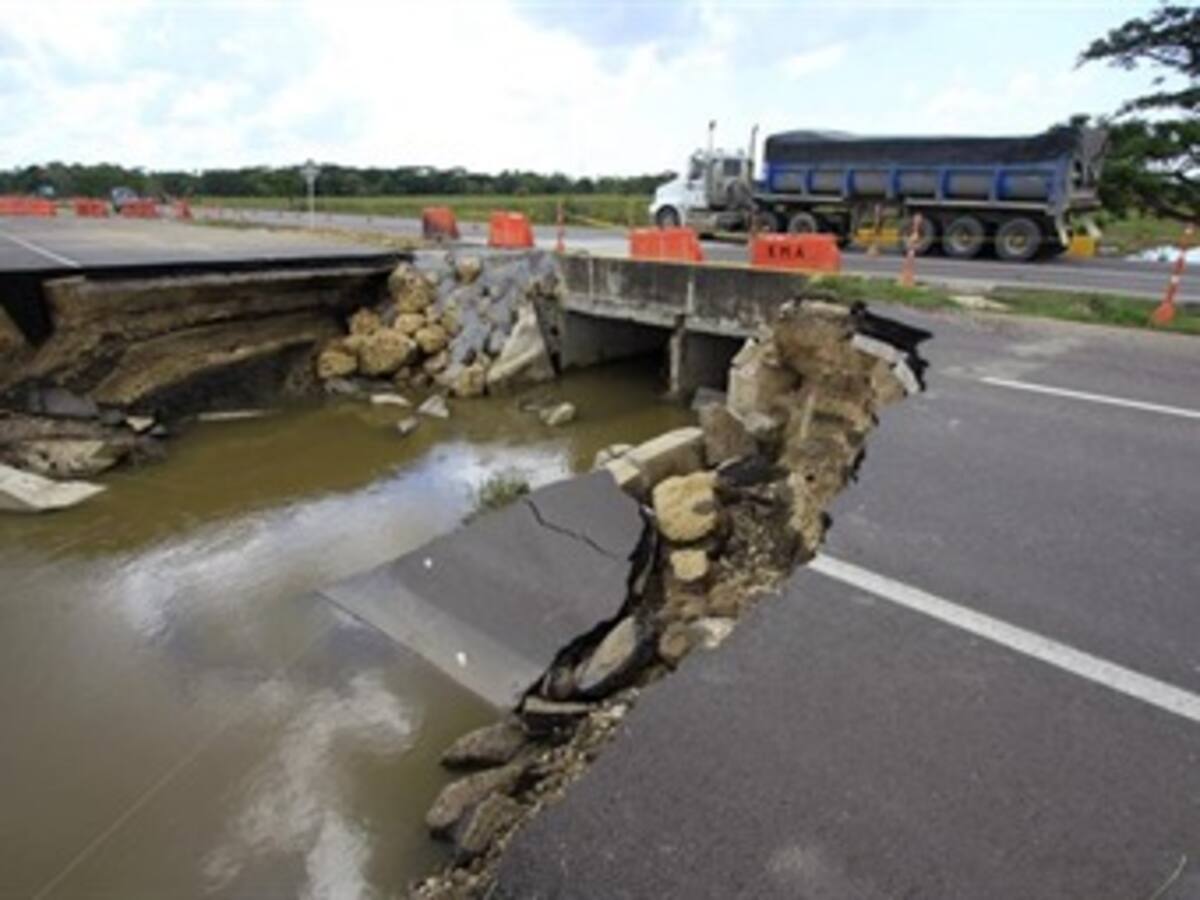 El problema no son las vías sino la sobreexplotación de terrenos aledaños: Mintransporte