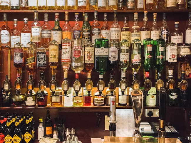 Botellas de licor. I Foto: Getty Images.