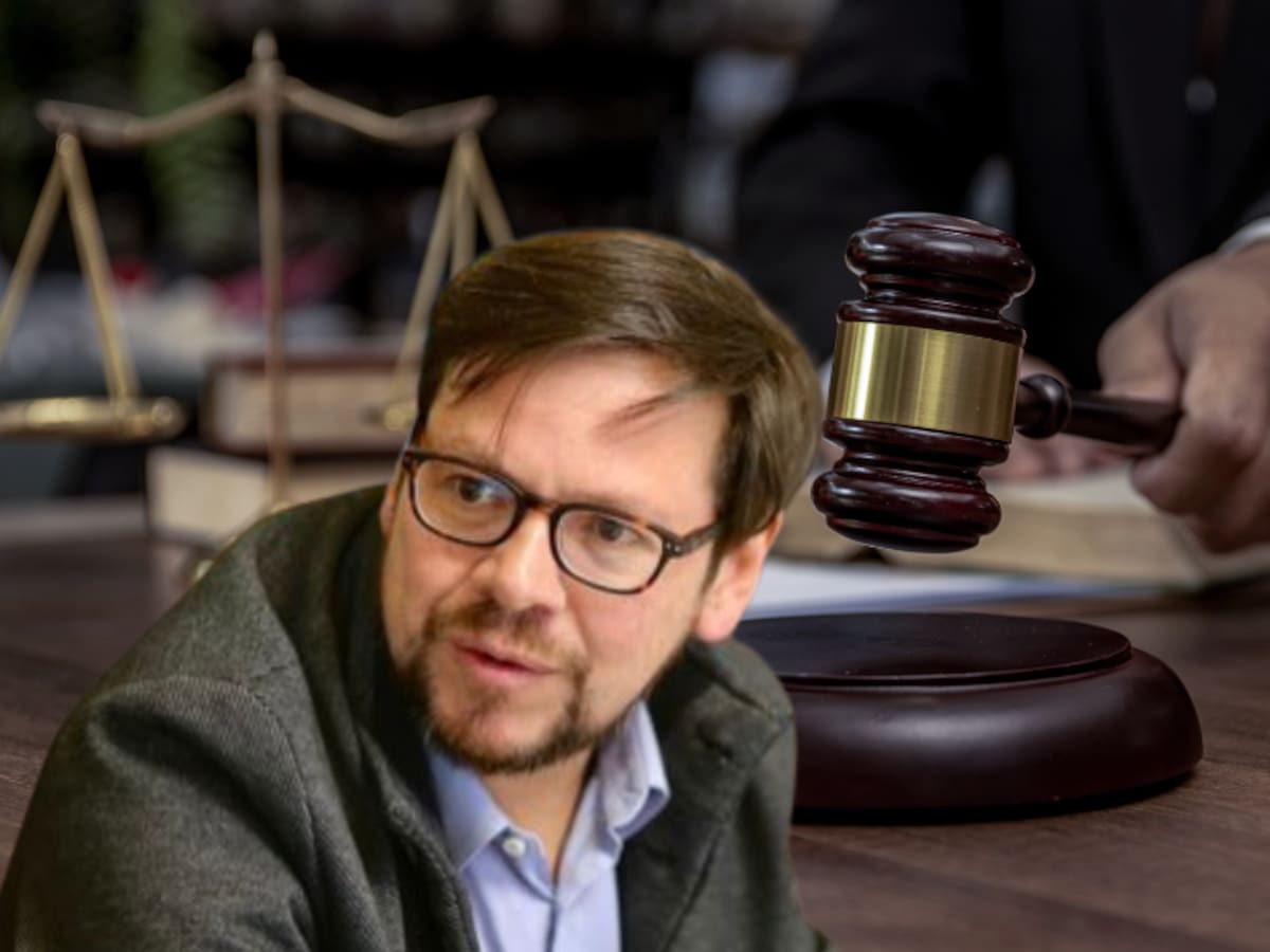 El exviceministro del Interior Diego Cancino fue imputado por el delito de acto sexual violento