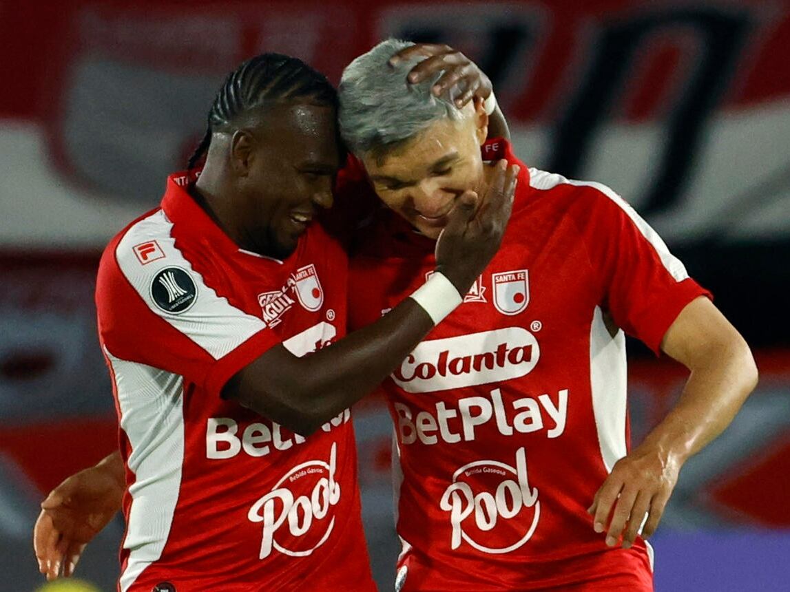 Daniel y Hugo Rodallega celebran el gol de Santa Fe ante Corinthians / EFE.