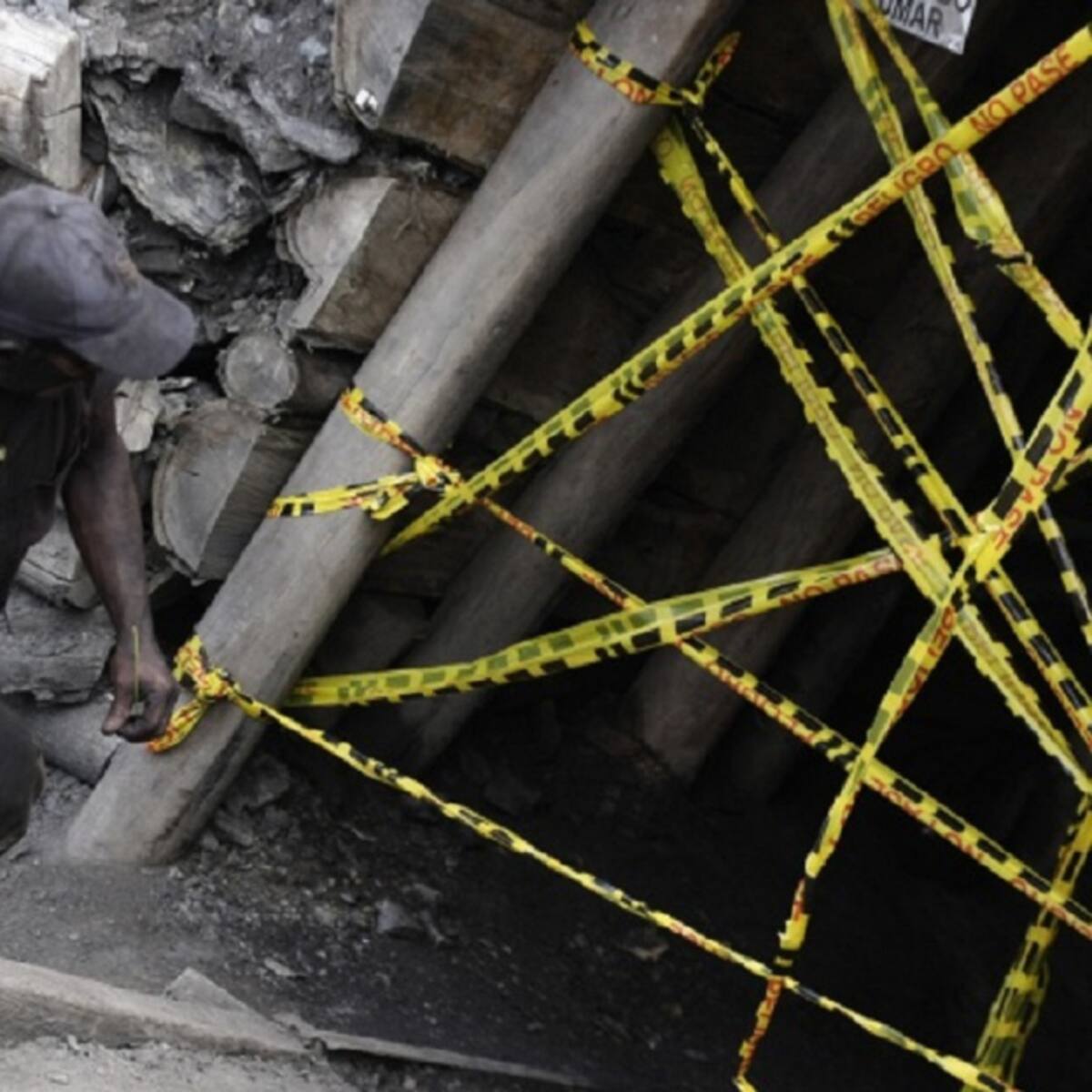 Rescatan dos cadáveres de los mineros muertos en explosión de Landázuri