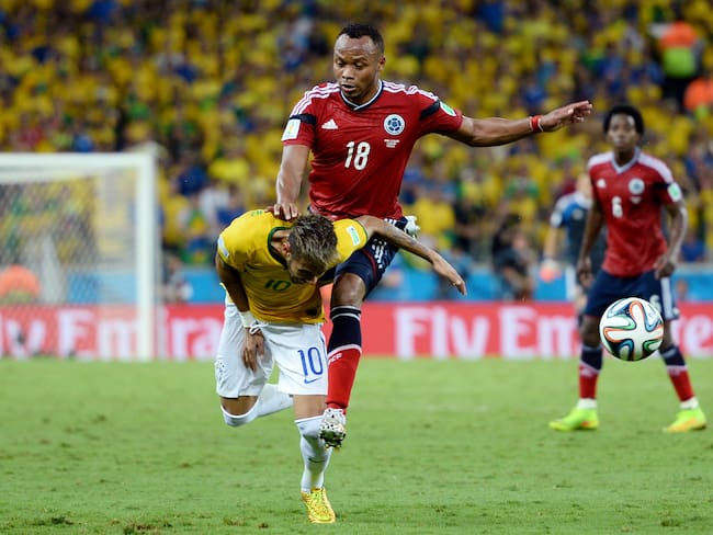 Juan Camilo Zúñiga y su choque con Neymar en el Mundial de Brasil 2014. (Photo by Jamie McDonald/Getty Images)