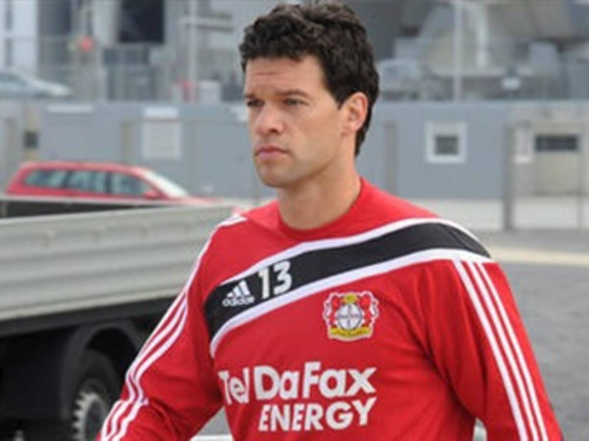 Michael Ballack se lesionó y no jugará ante Barcelona en Champions