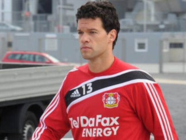 Michael Ballack se lesionó y no jugará ante Barcelona en Champions