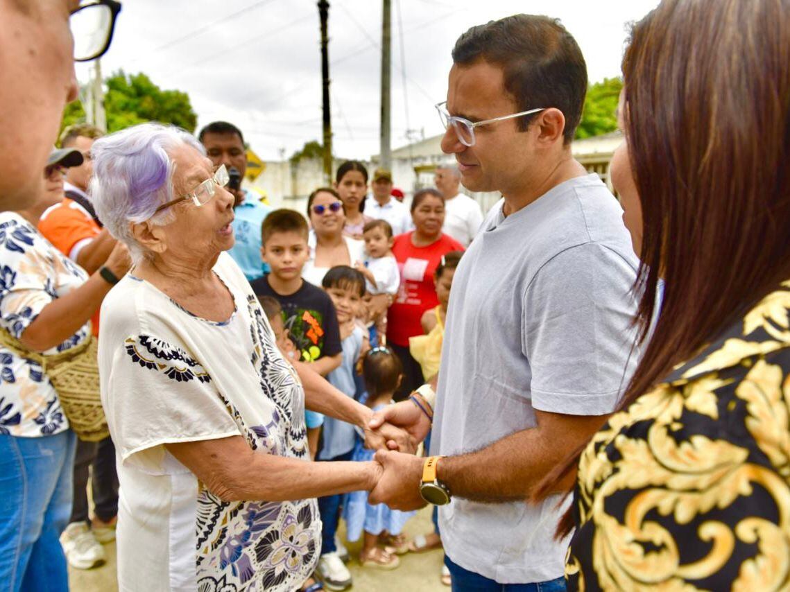 El alcalde de Montería, Hugo Kerguelén, en diálogo con las comunidades.