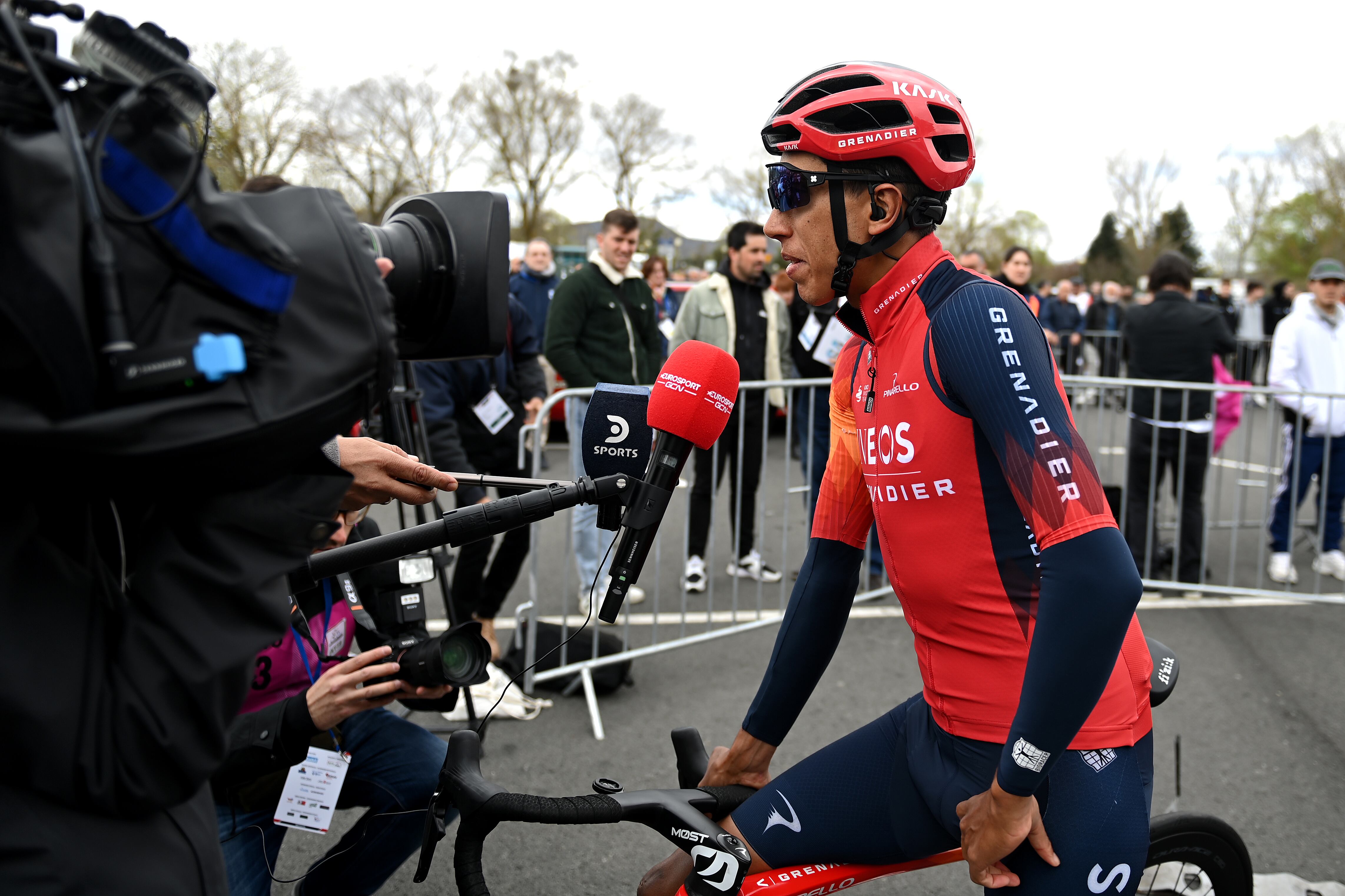 Egan Bernal previo al inicio de la Vuelta al País Vasco. (Photo by David Ramos/Getty Images)