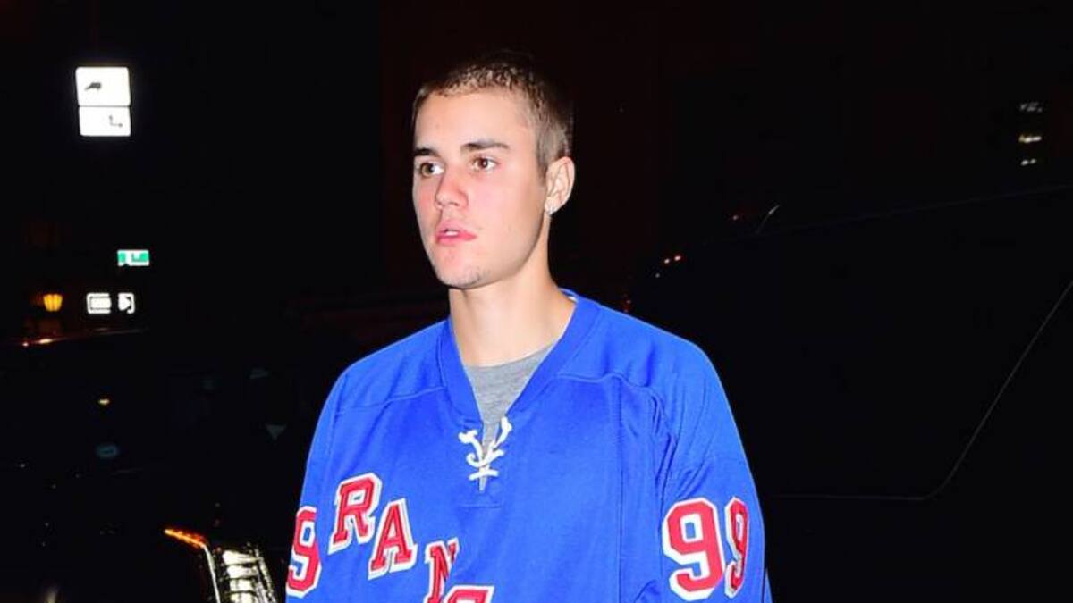 Justin Bieber consigió acompañantes femeninas en Praga