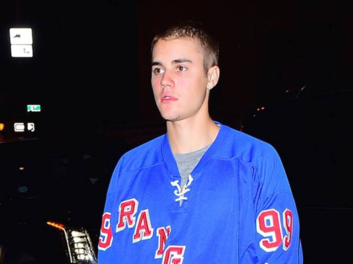 Justin Bieber consigió acompañantes femeninas en Praga