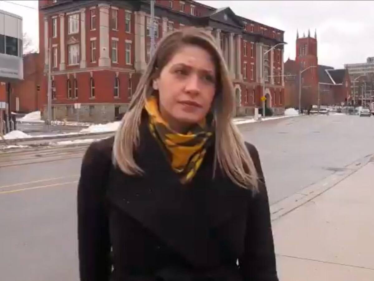 Video: Periodista fue víctima de acoso sexual mientras estaba al aire