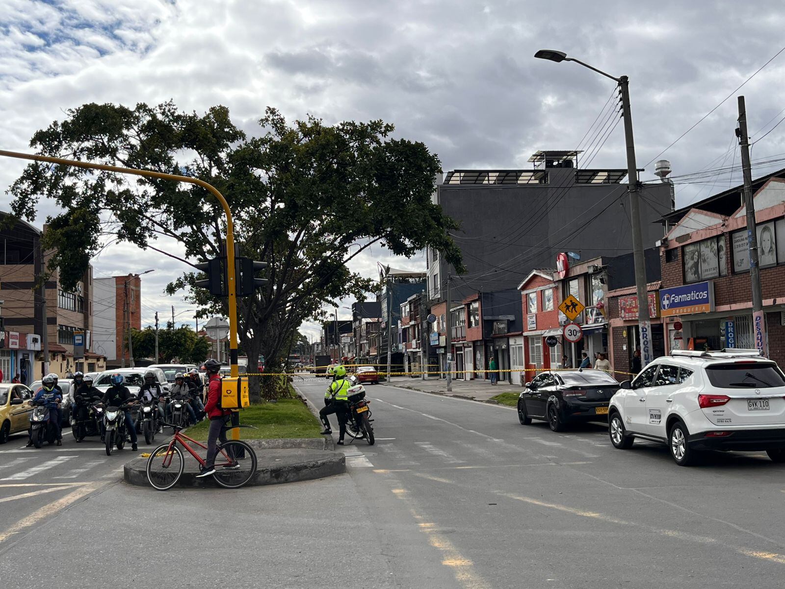 Tiroteo frente al colegio San Alejo deja dos muertos en Puente Aranda. Foto: Caracol Radio.