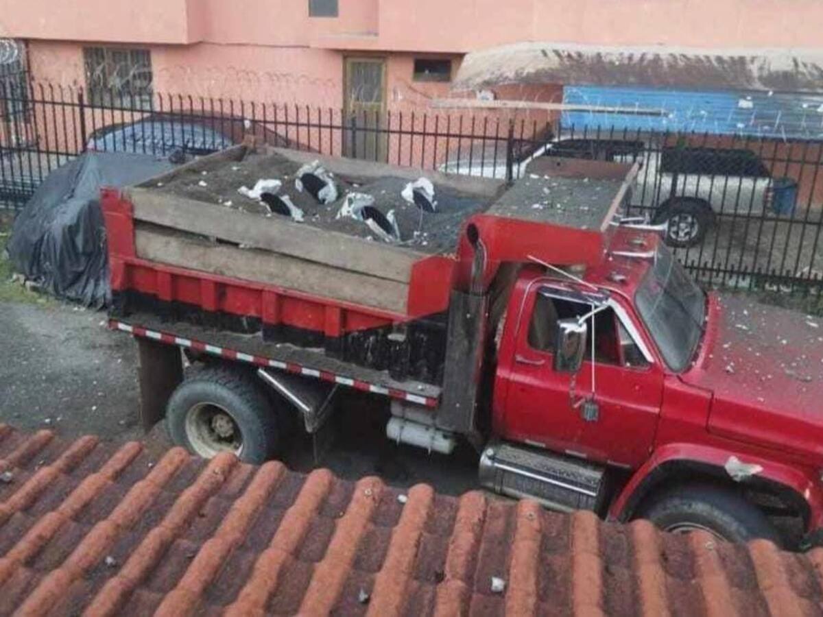 Atención: desde una volqueta fueron lanzados explosivos contra la Policía en Popayán