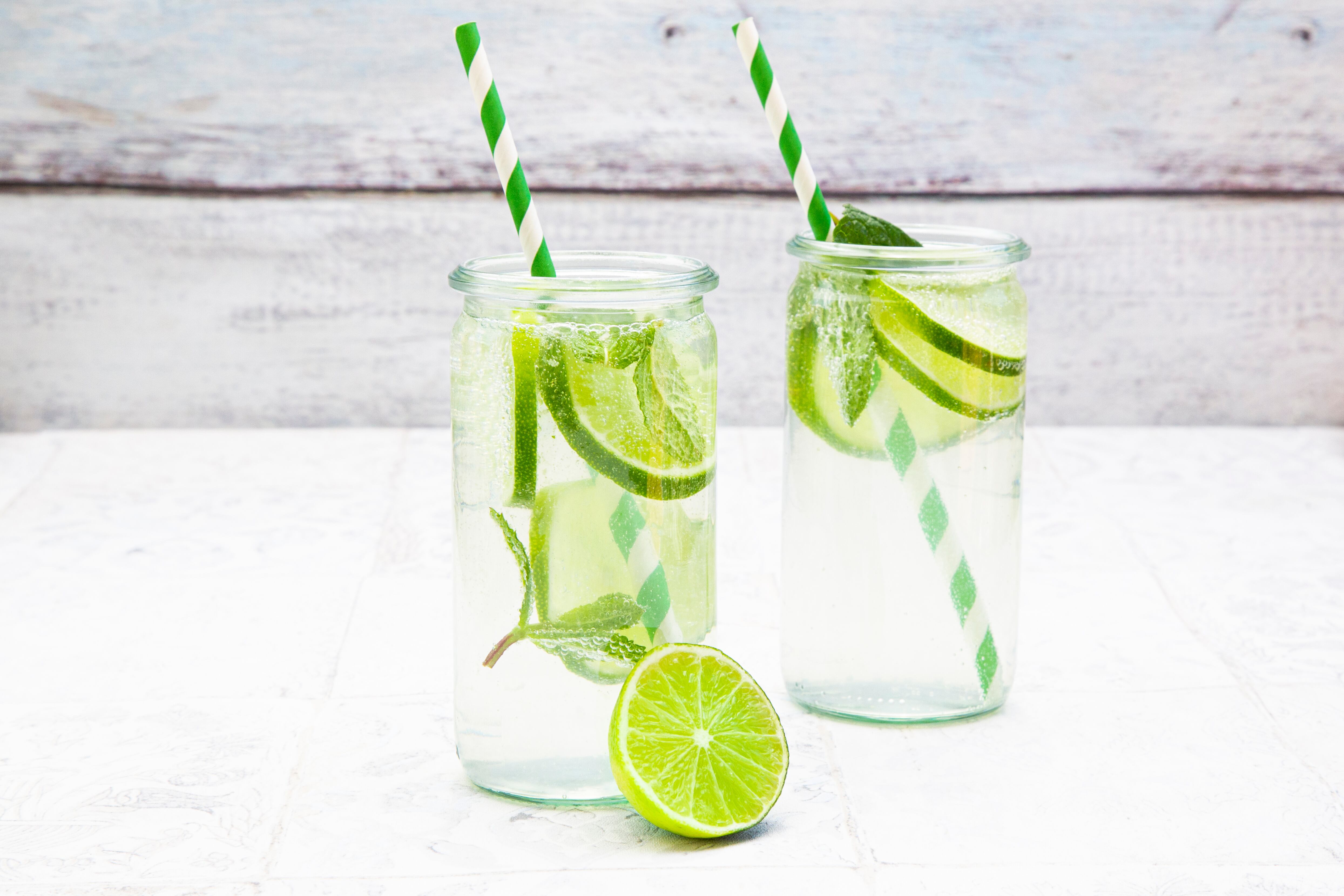 Agua con limón, imagen de referencia (Getty Images).