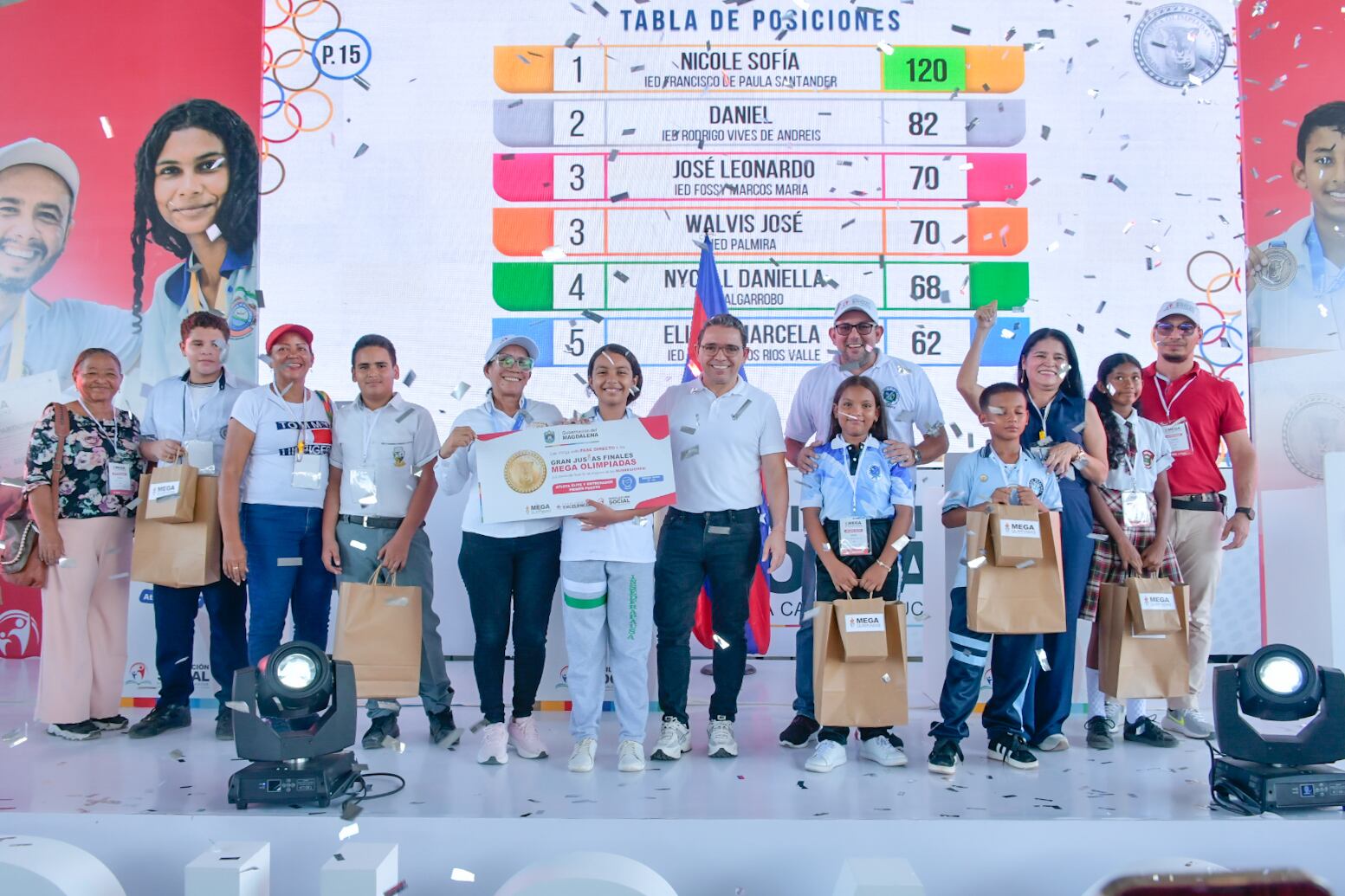 Rafael Martínez, gobernador del Magdalena, en la entrega de premios de las 'Mega Olimpiadas del Conocimiento' (Foto: cortesía)