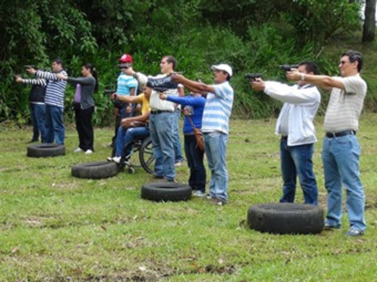 Capacitan en manejo de armas a los concejales de Popayán
