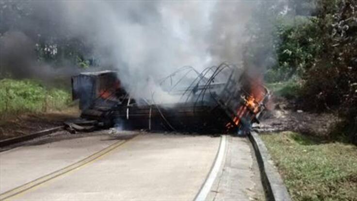 ELN incendia camión en la vía Quibdó-Medellín