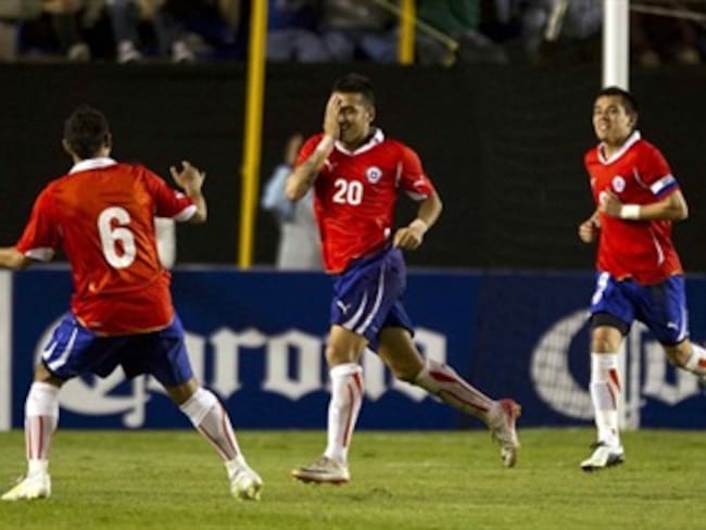 Chile se sacude y vence 2-0 a Paraguay