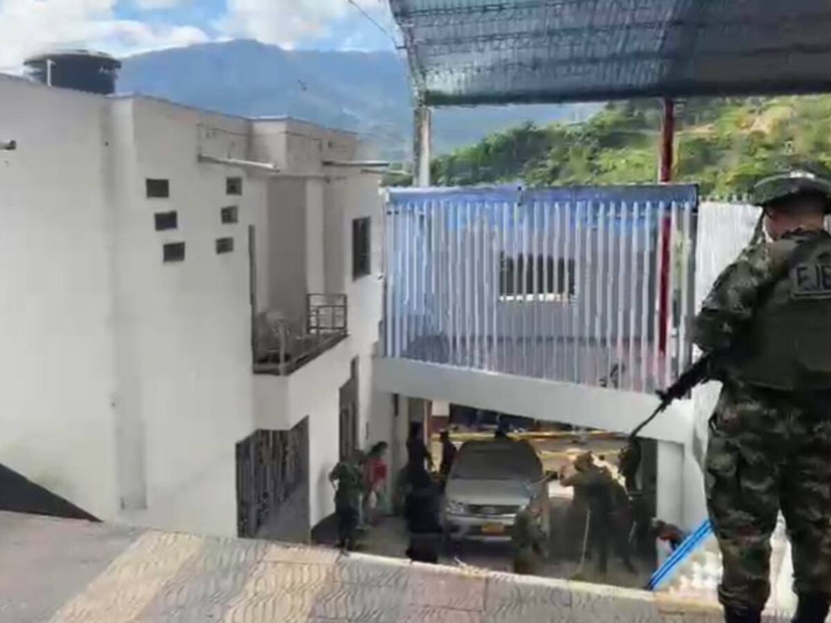 Atribuyen al ELN ataque contra la iglesia y la casa cural en Hacarí