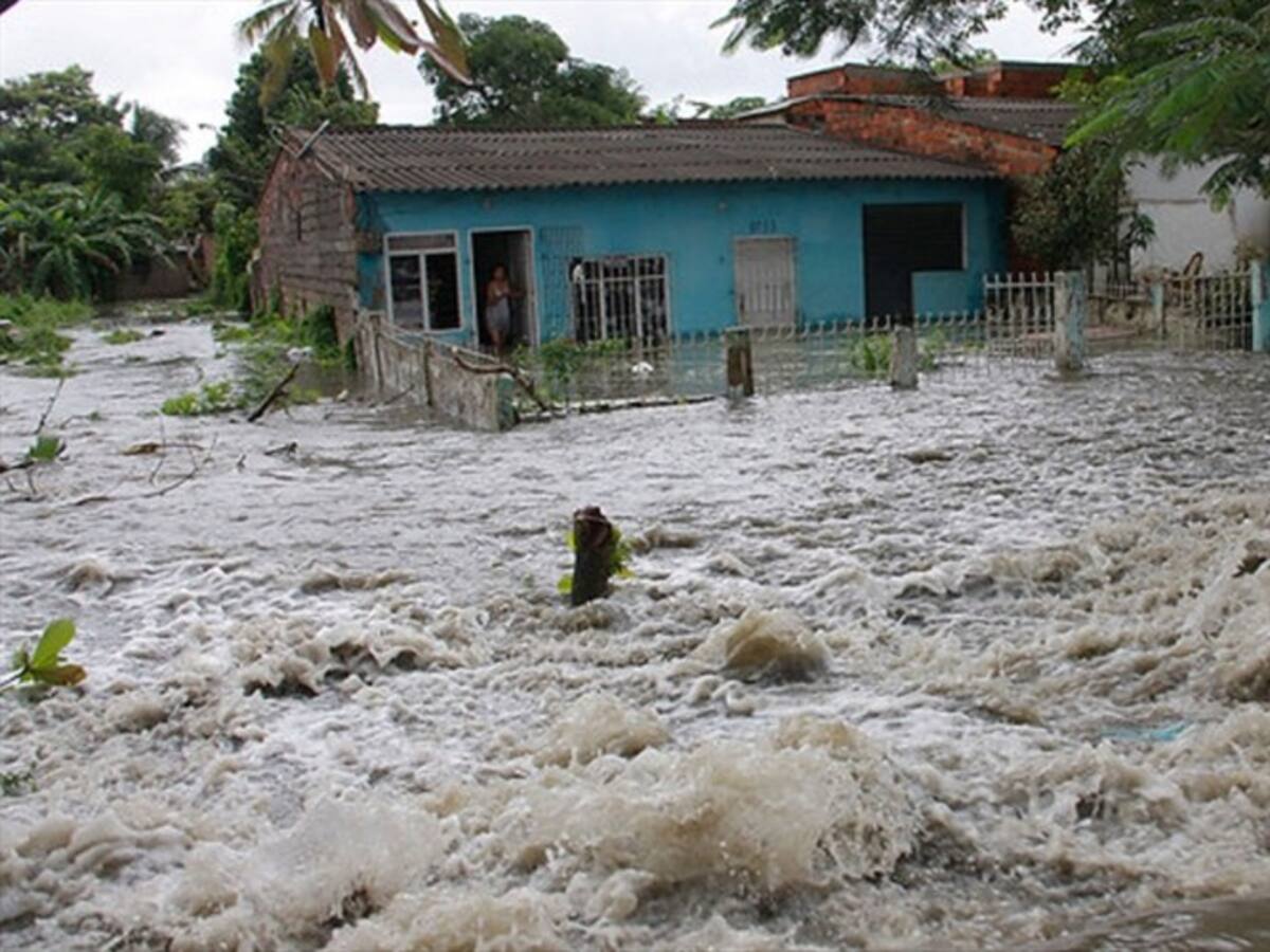 Emergencias e inundaciones en Riofrío por fuertes lluvias