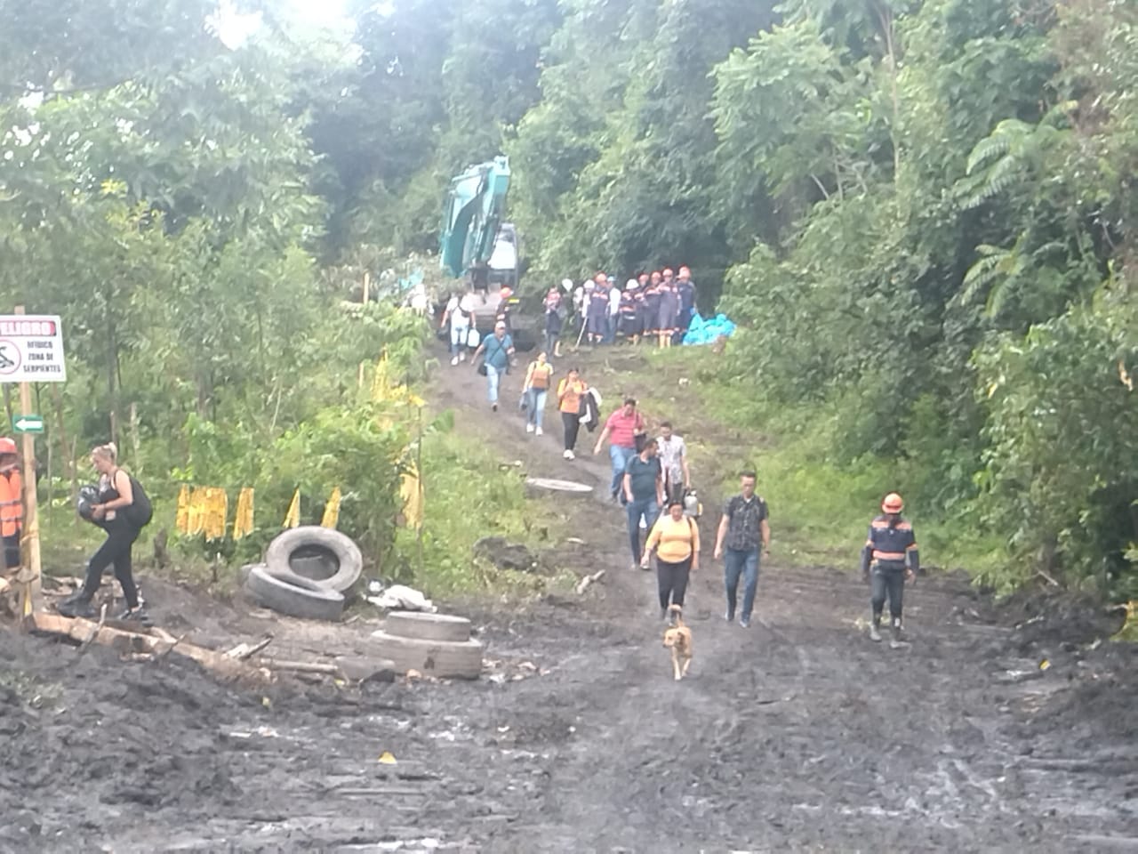 Vía alterna al colapsado Puente Los Grillos en la Transversal del Cusiana