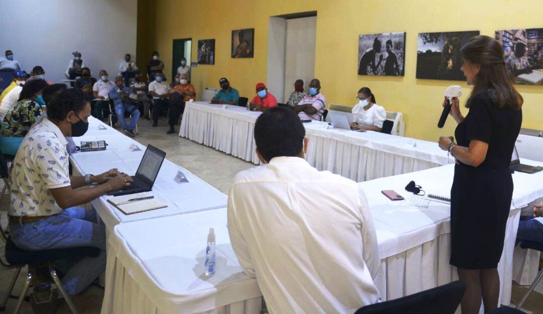 Gobierno Nacional, Distrital y comercio informal se unen para trabajar en política pública y plan de acción para su formalización