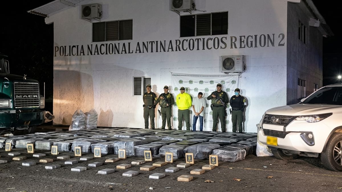 Incautan 4,2 toneladas de marihuana camufladas en un cargamento de cal en el Huila