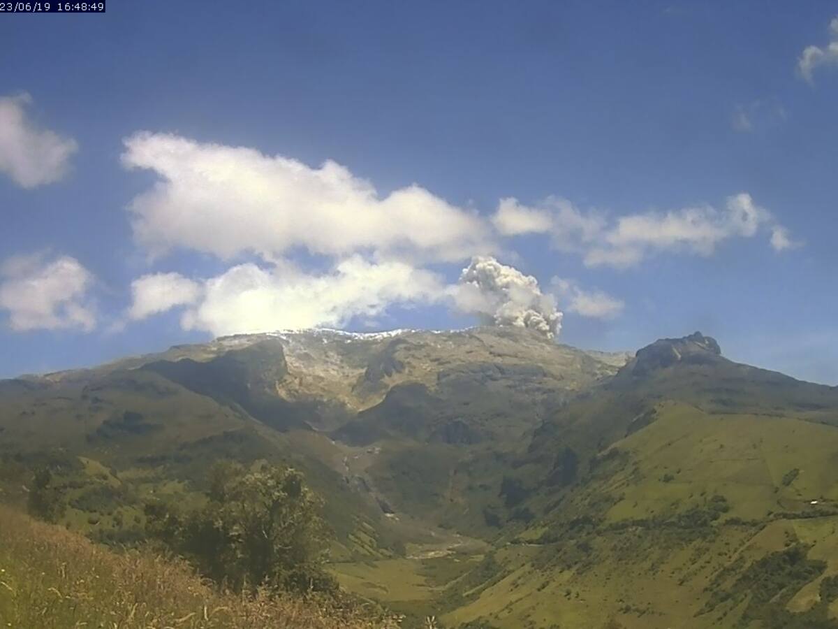 En las últimas horas han aumentado las emisiones de ceniza en el Volcán Nevado del Ruiz