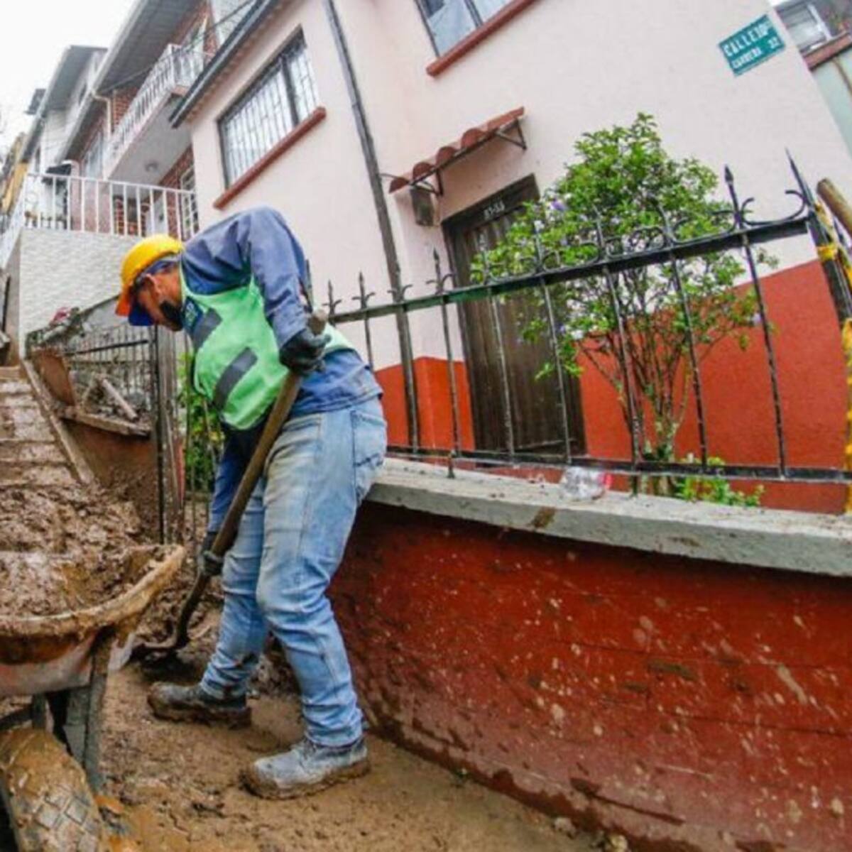 En el derrumbe del barrio Centenario aún se hace remoción de tierra