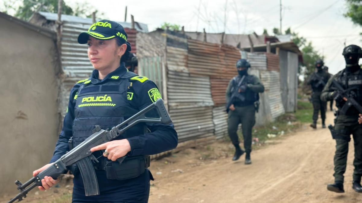 Coronel Erika Carrión Díaz camina los Montes de María para enfrentar el delito