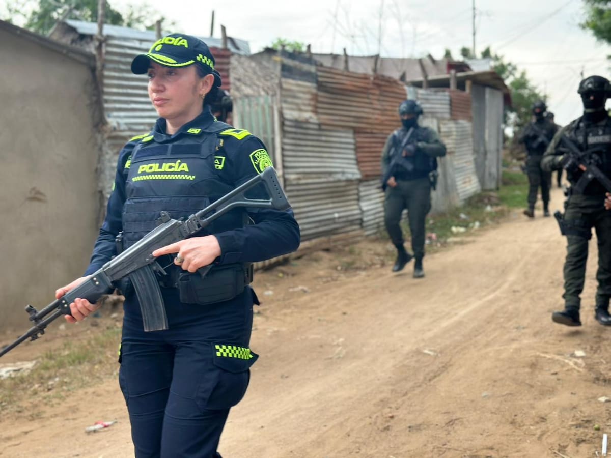 Coronel Erika Carrión Díaz camina los Montes de María para enfrentar el delito