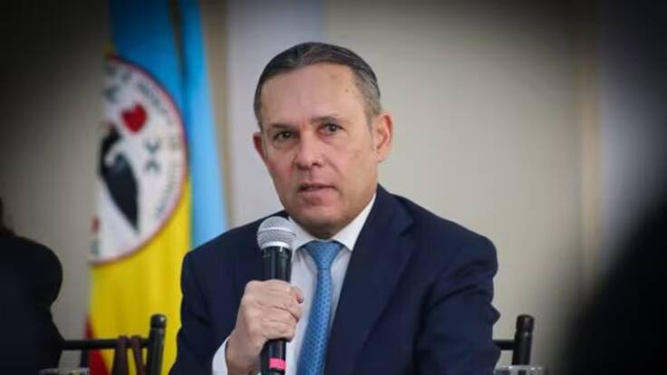 Recaudo tributario cayó más del 20%: Cepeda frente al hundimiento de la reforma tributaria