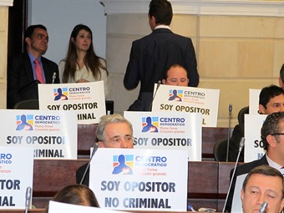 Serpa se le enfrenta a Uribe por el caso del hacker Sepúlveda