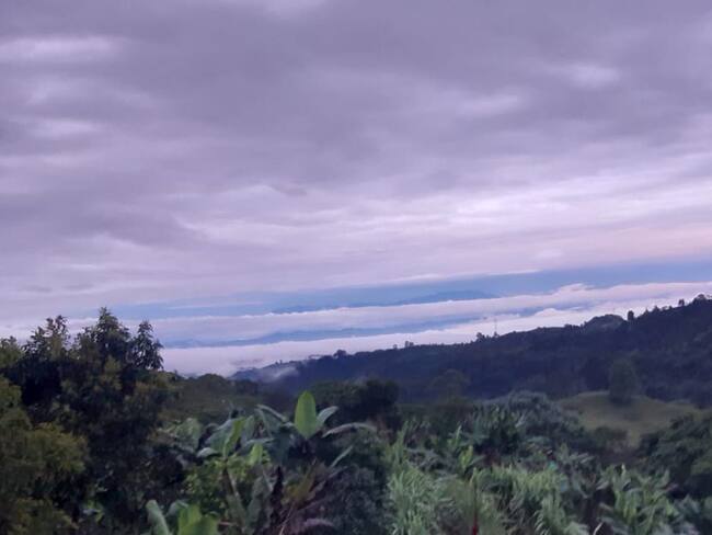 Cielo nublado y lluvias en el amanecer de este viernes en el Quindío, paisaje desde Filandia
