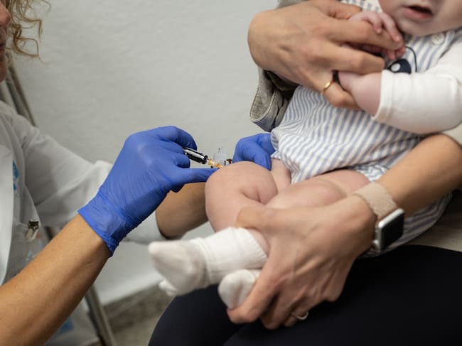 Jornada de vacunación a bebés contra la influenza.
(Foto: Alejandro Martinez Velez/Europa Press via Getty Images)