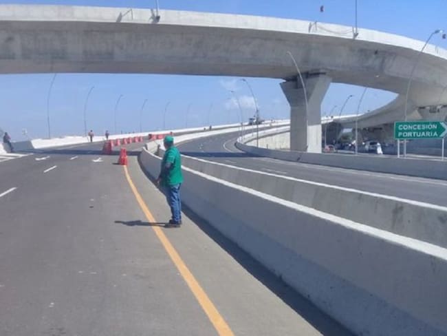 Inician controles contra vendedores ambulantes en el nuevo Puente Pumarejo