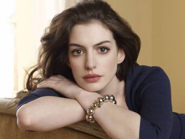 Anne Hathaway es criticada por sus kilos de más en su embarazo