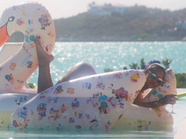 Fotos de Rihanna en bikini han causado furor en redes sociales