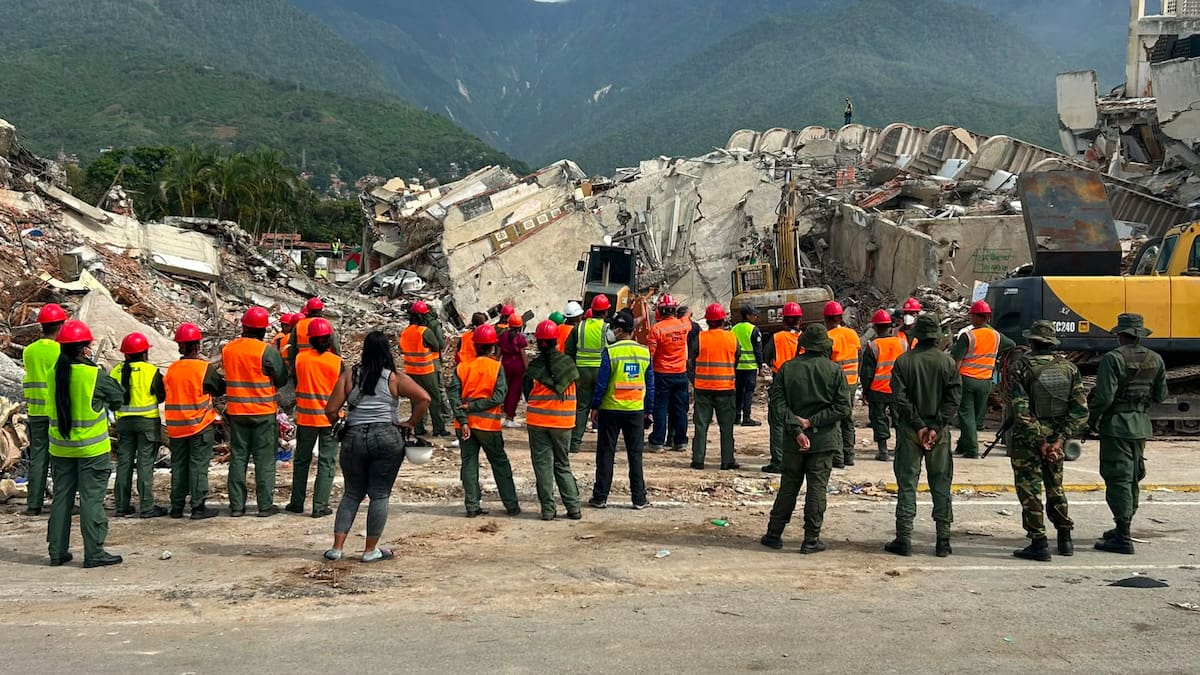 Los silencios que salvan vidas en medio de los escombros en Venezuela