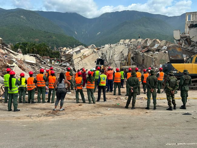 Los silencios que salvan vidas en medio de los escombros en Venezuela