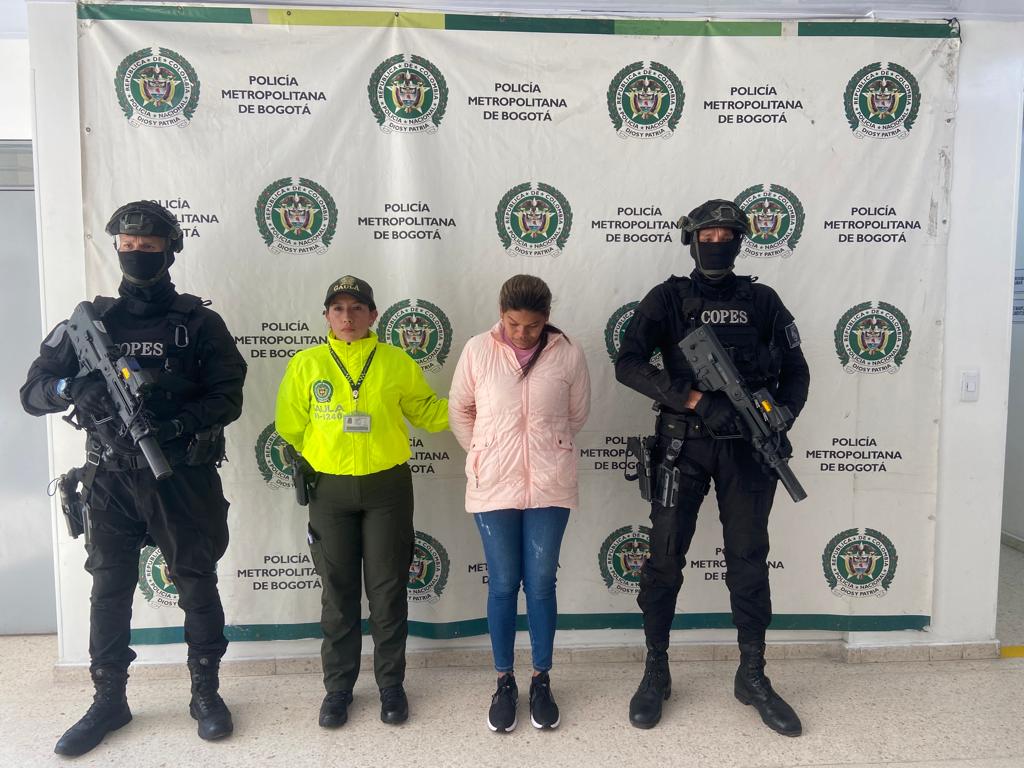 Captura de alias Johana señalada de pertenecer a "Los Rastrojos Costeños"./ Foto: Policía Metropolitana de Barranquilla