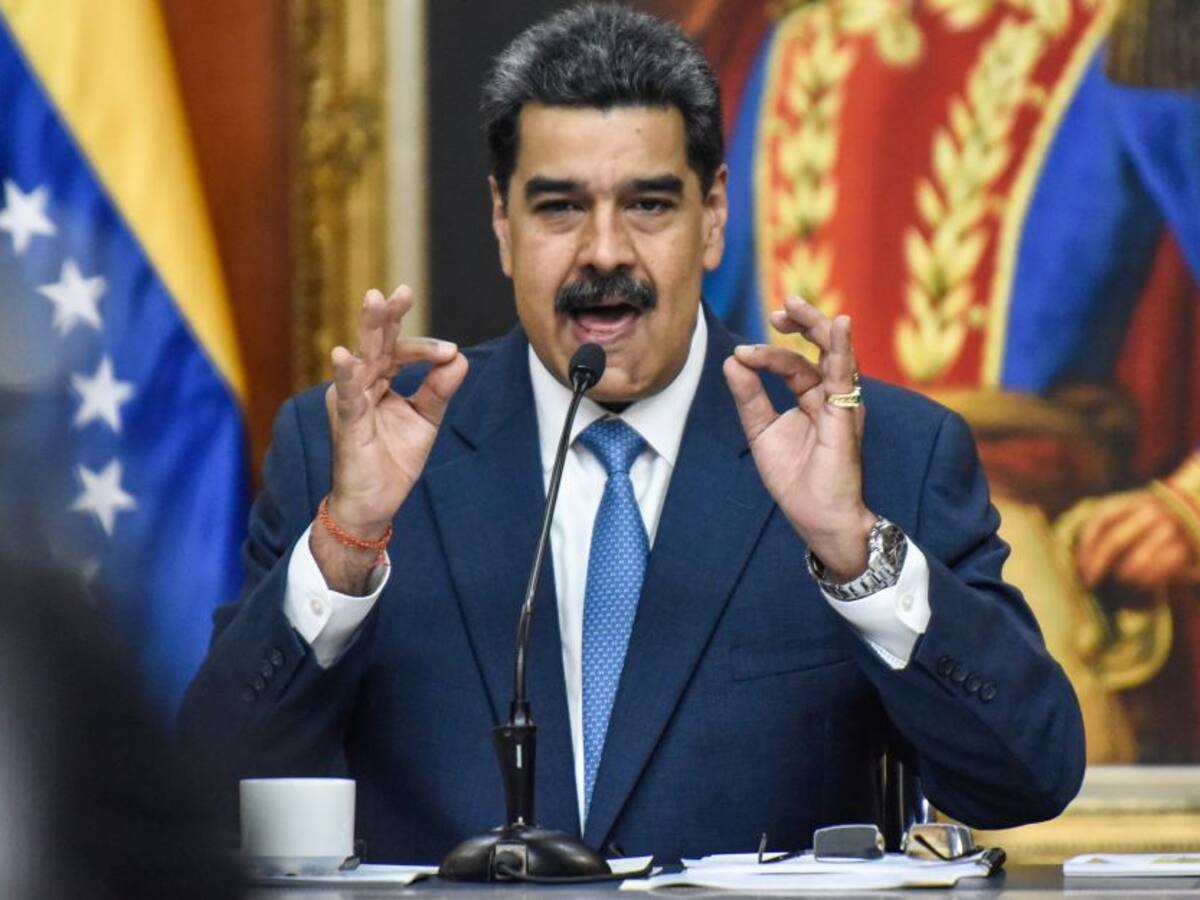 Maduro pide a los "países amigos" que ayuden al diálogo en Venezuela